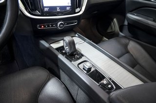 Volvo V60   2.0 B4 D AWD Cross Country Pro AUTO