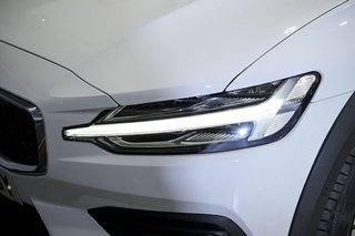 Volvo V60 2.0 B4 D AWD Cross Country Pro AUTO