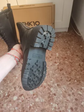 Botas altas negras con cordones