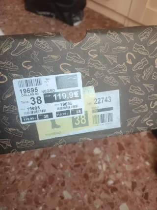 Botas altas negras con cordones