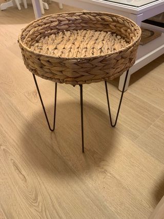Mesita auxiliar mimbre patas metal estilo boho