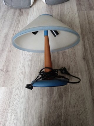 Lampade beige e blu