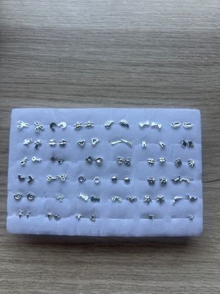 Pendientes plateados variados