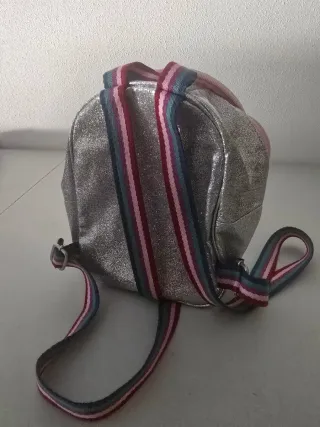 Mochila infantil con diseño de arcoíris