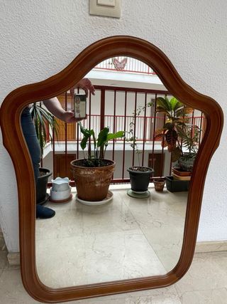 Dos mesillas, cómoda y espejo. Estilo vintage