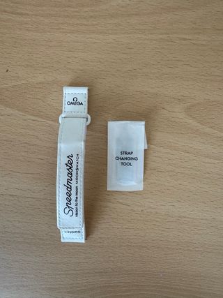 Correa Omega x Swatch Speedmaster Blanca