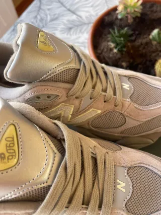 Zapatillas New Balance 9060 Beige/Gris Talla 43