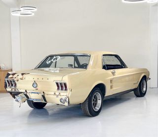 Ford Mustang Coupé 1967 V8 – “The Walking dead”