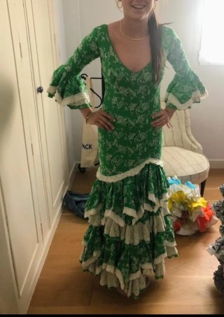 Traje de flamenca verde con volantes 34cm cintura