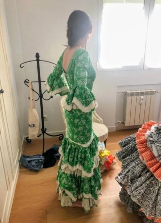Traje de flamenca verde con volantes 34cm cintura
