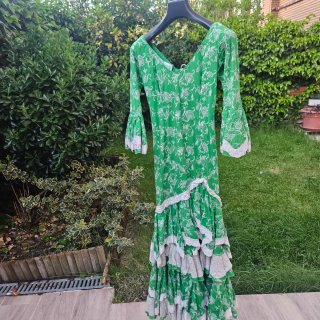 Traje de flamenca verde con volantes 34cm cintura