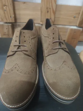 Zapatos de ante beige y marrón