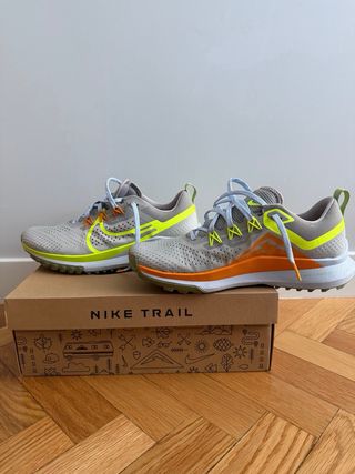Nike Pegasus Trail 4 Gris/Amarillo