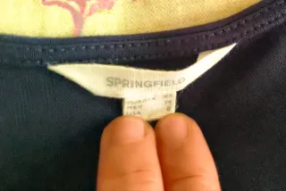 Camiseta azul de tirantes y encaje