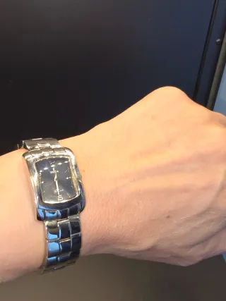 Reloj Festina Mujer Plata y Negro. Impecable.