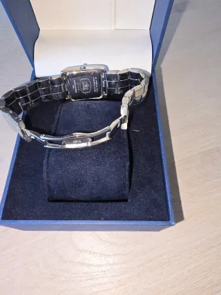 Reloj Festina Mujer Plata y Negro. Impecable.