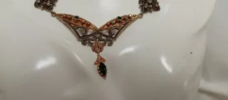 Gargantilla bisutería oro y perlas verdes