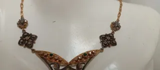 Gargantilla bisutería oro y perlas verdes