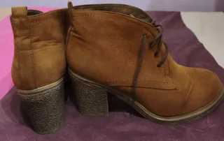 Botines de ante marrón