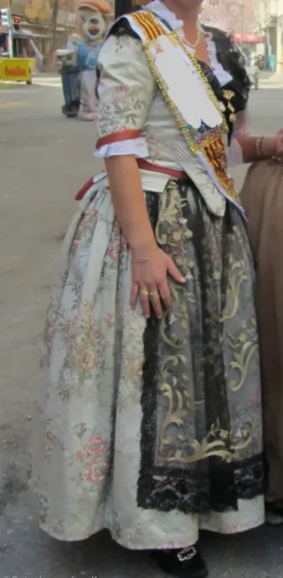 Diversos artículos de fallera