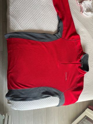 Polar marca Columbia. Disponible en azul y rojo