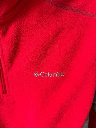 Polar marca Columbia. Disponible en azul y rojo