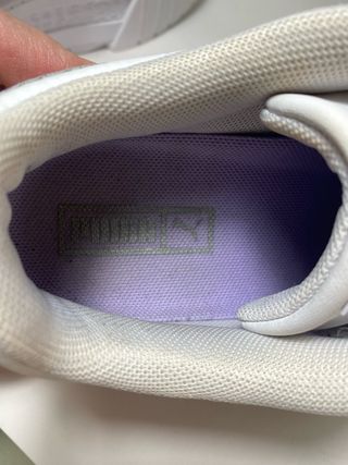 Zapatillas Puma Blancas y Moradas