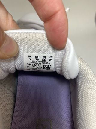 Zapatillas Puma Blancas y Moradas