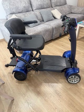 Scooter eléctrico para movilidad reducida.