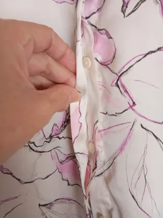 Blusa Zara floral satinada. Sin uso.