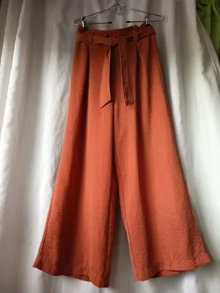 Pantalón naranja ancho mujer