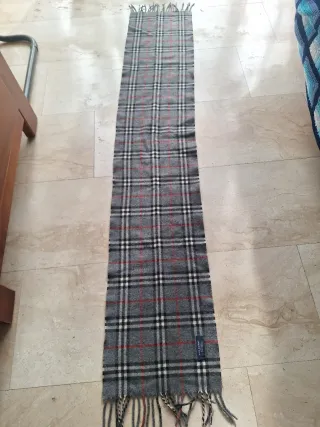 Bufanda Burberry Cuadros Gris y Rojo