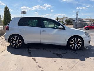 Volkswagen Golf GTI ( Adidas )