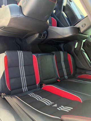 Volkswagen Golf GTI ( Adidas )