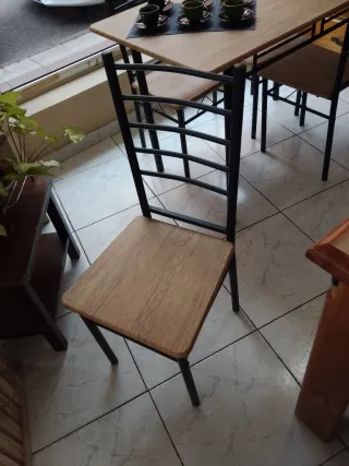 Mesa de cocina madera y metal