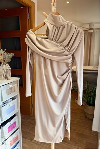 Vestido elegante beige