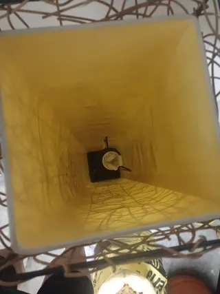 Lámpara de pie salón diseño ratán.