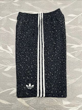 Pantalones cortos Adidas Graphic leopardo