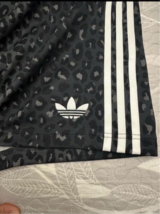 Pantalones cortos Adidas Graphic leopardo