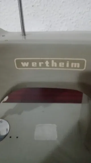 Máquina de coser antigua Wertheim