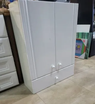 Mueble de baño de madera blanco