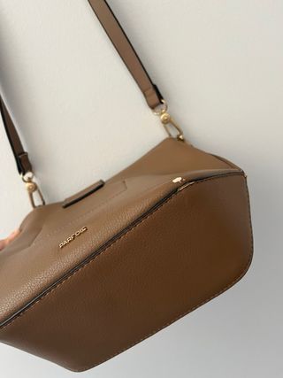 Bolso marrón con hebilla