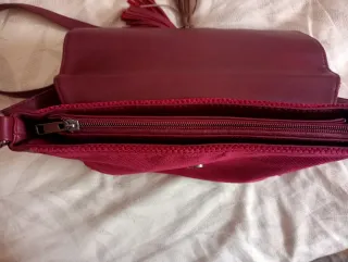 Bolso de hombro granate bordado,Hoy 9€