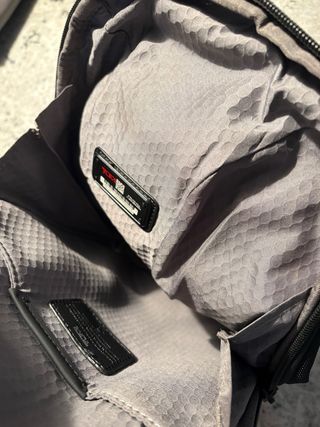 Tumi Mochila Sling Knight Negra