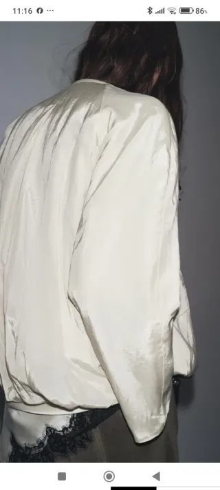 Chaqueta blanca con bolsillos