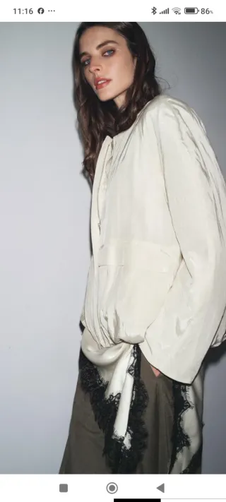 Chaqueta blanca con bolsillos