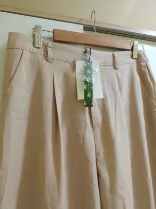 Pantalón ancho beige talla M