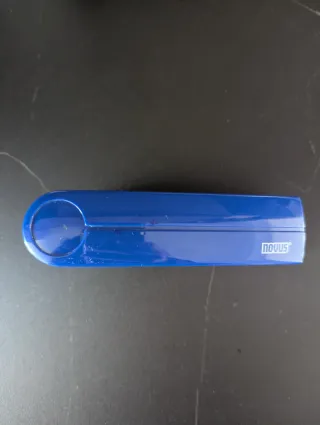 Grapadora azul