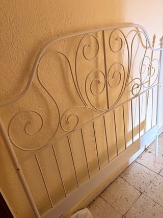 Cabecero de forja blanco de 1,35