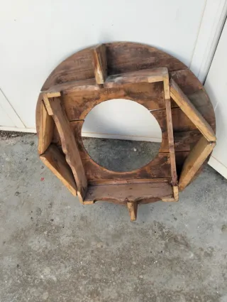 Portabrazas de madera antiguo